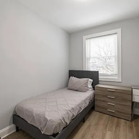 Modern Lux 3Br Updated Townhome W/ Parking